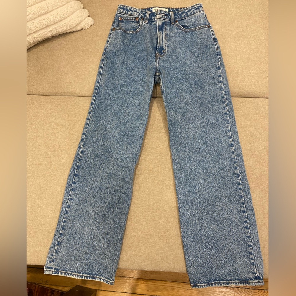 Abercrombie Curve Love 90s Relaxed Jean High Rise Short
